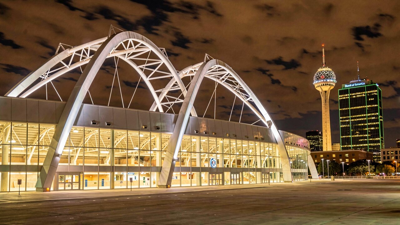 AT&T Stadium — bei Nacht