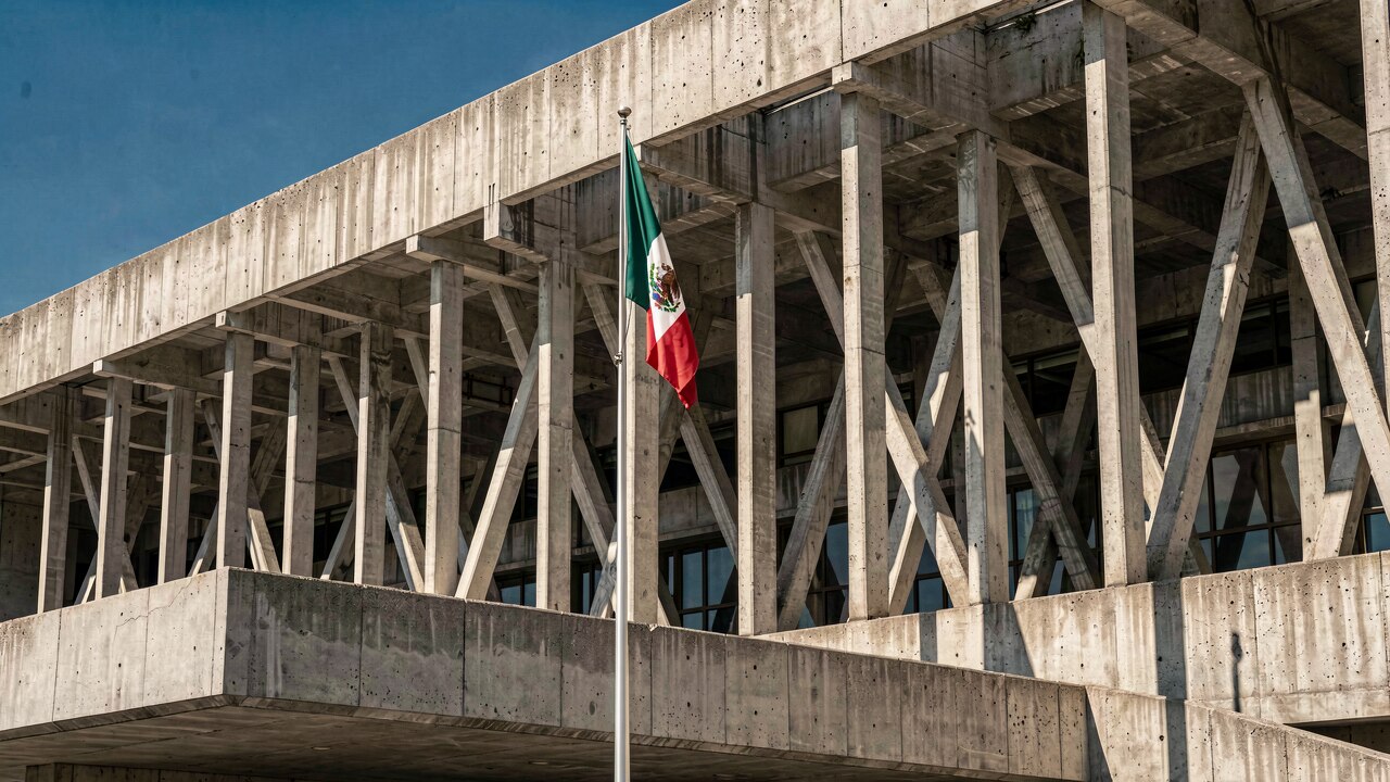 Estadio Azteca — Signatur-Architektur