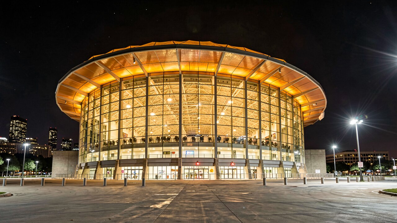NRG Stadium — bei Nacht